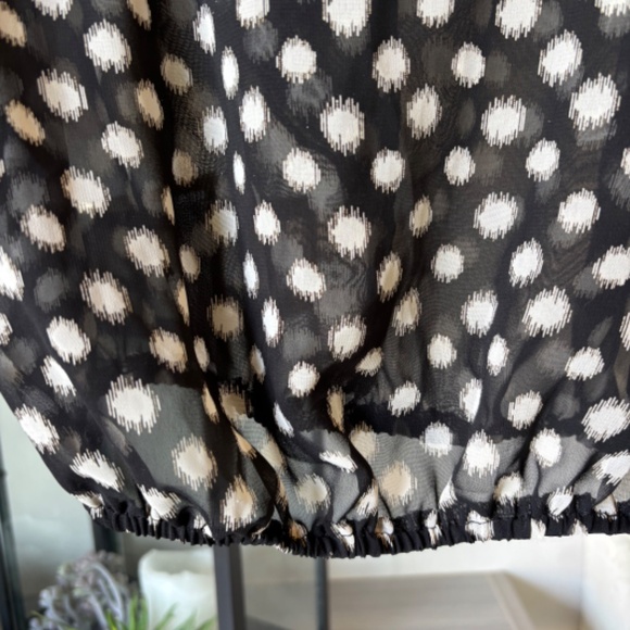 Polka Dots: Dressy Sleeveless Top with Ruffles and elastic waist - Picture 4 of 5